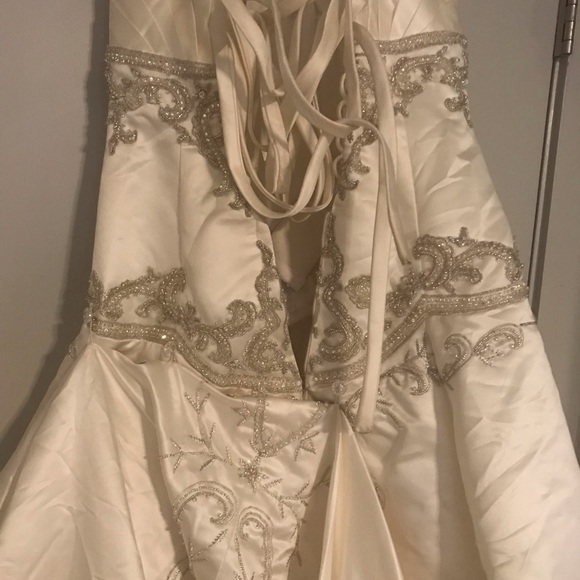 Wedding dress - Picture 7 of 8